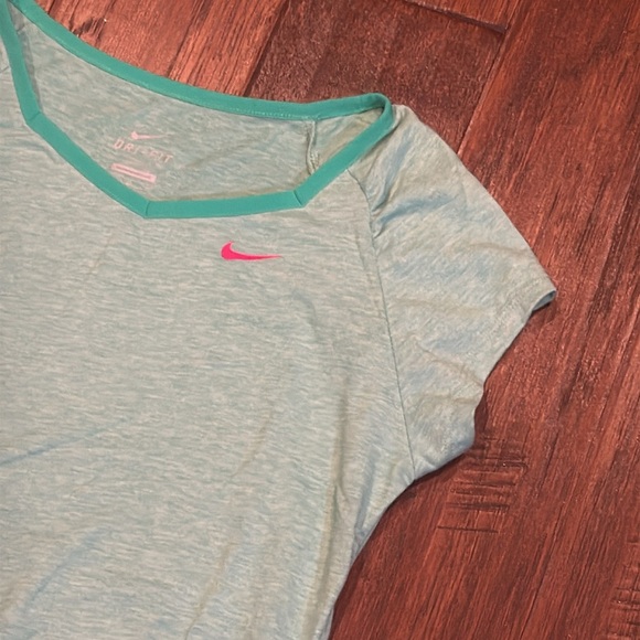 XL Juniors Nike DRI FIT Light Blue Athletic Top - Picture 2 of 8